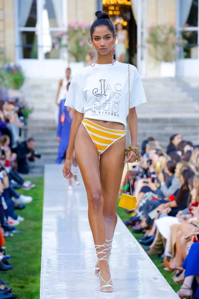 Look 10